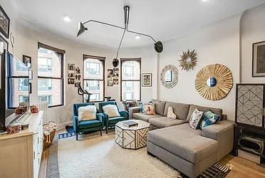 Rented by Barkoff Residential 