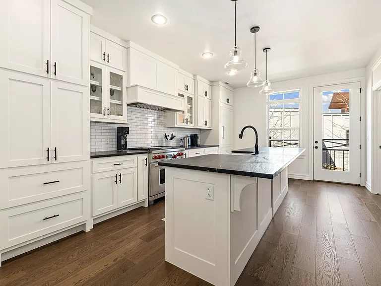 517 SE 6th St — Photo 9