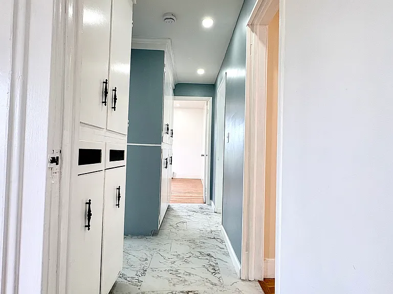 Built-in storage/Hall