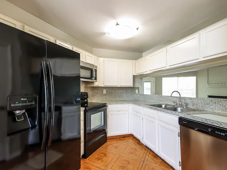 5210 Kristen Ct — Photo 6