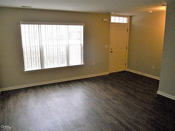 4th image of 49217 E Woods Dr