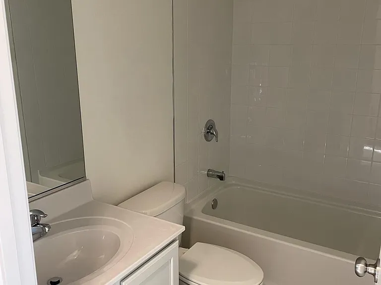 377 Hackley Dr — Photo 4