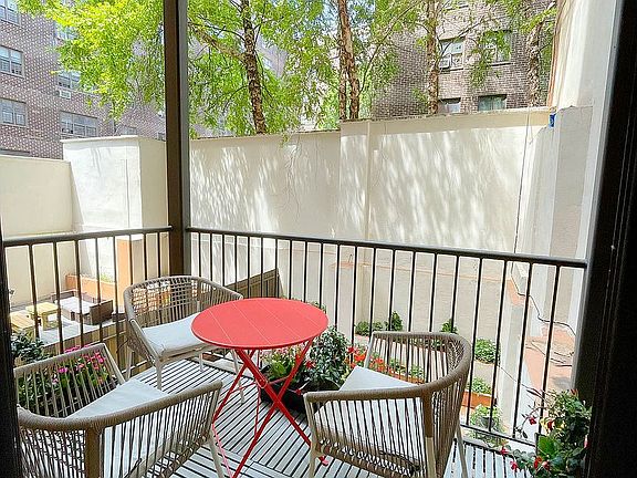 2nd image of 43 Avenue C APT 1A