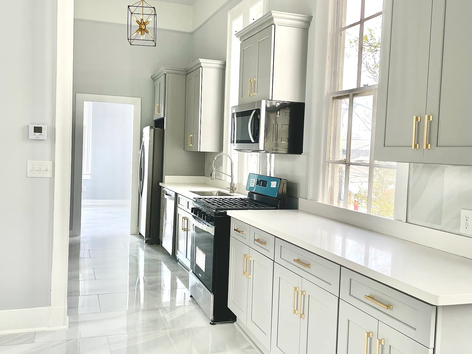 2 bed, 950 sqft, $2,375 — Photo 2