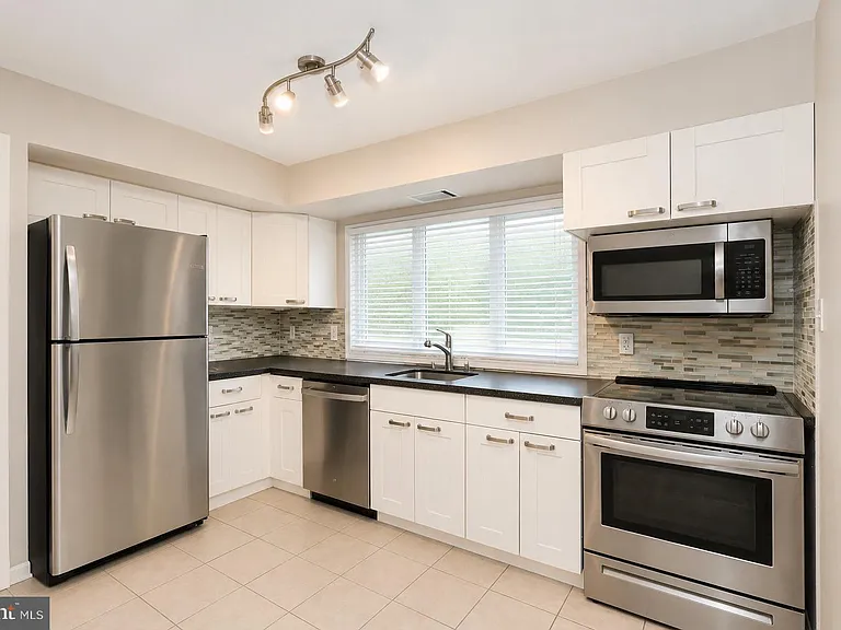 124 Hamlet Dr — Photo 8
