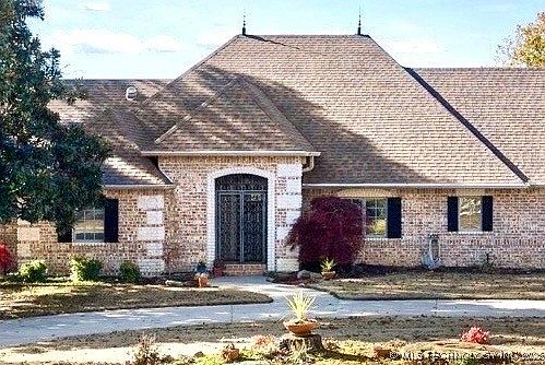 2nd image of 915 N Rockford Pl