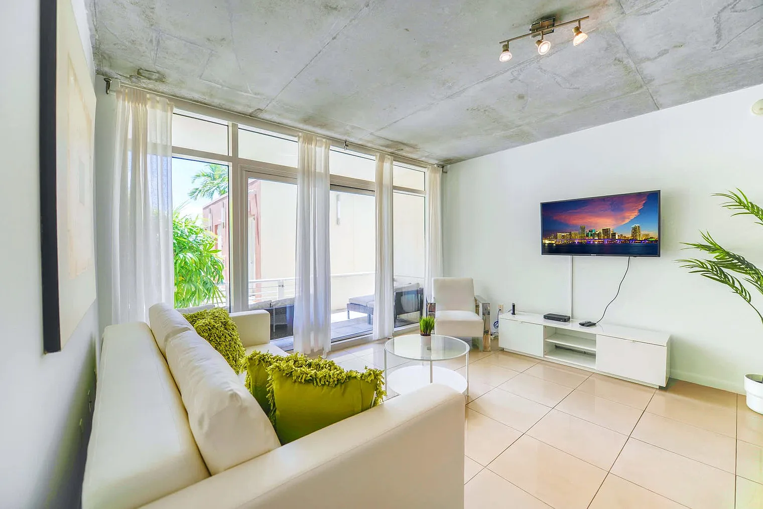 2 bed, 2.0 bath, 1076 sqft, $4,274 — Photo 1