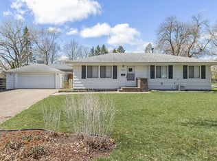 5041 Nine Mile Creek Pkwy, Bloomington, MN 55437