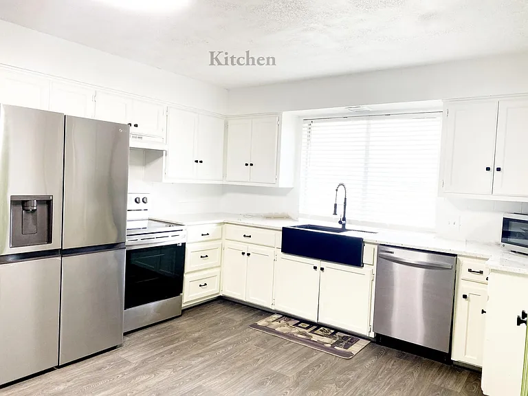 1032 Greg St — Photo 12