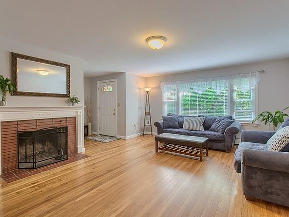 4th image of 563 West St