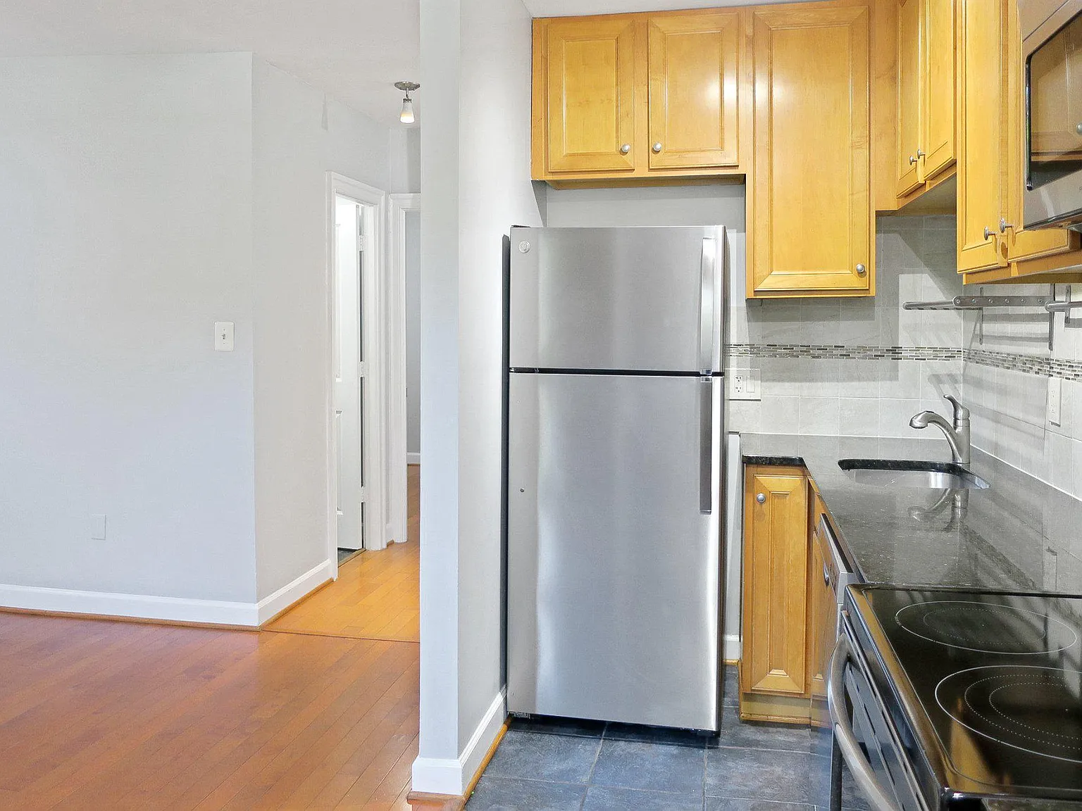 2 bed, 1.0 bath, 752 sqft, $2,295 — Photo 4