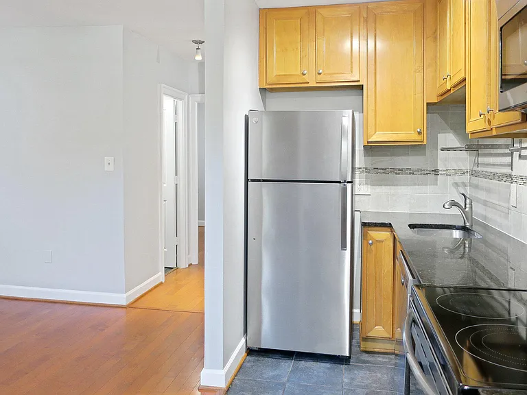 1815 A St SE #101 — Photo 4