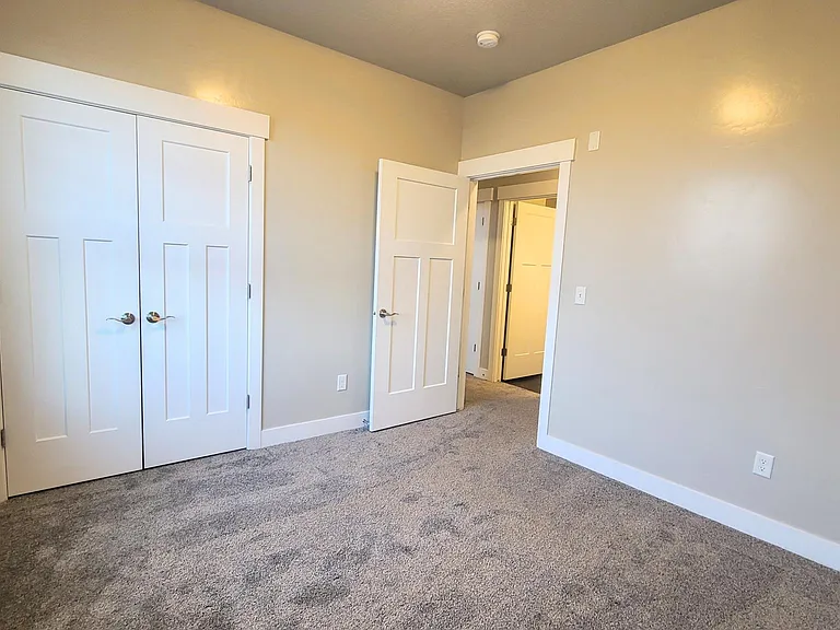 74 W Silver Springs Dr — Photo 32