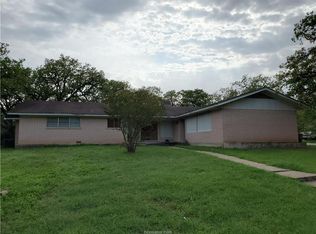2600 Wayside Dr, Bryan, TX 77802