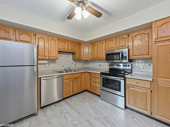 5th image of 474 Berkshire Ln
