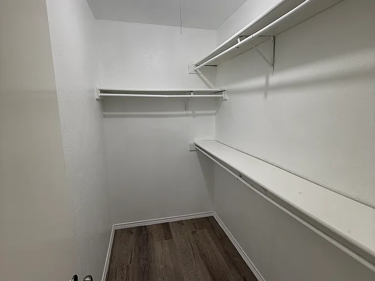 125 London Ln — Photo 10