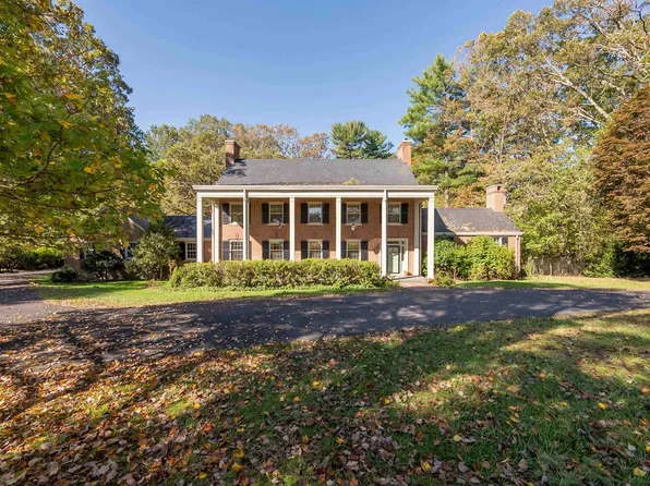 214 Country Club Ln, Galax, VA 24333