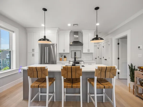 12 Bloomington St #2, Boston, MA 02122