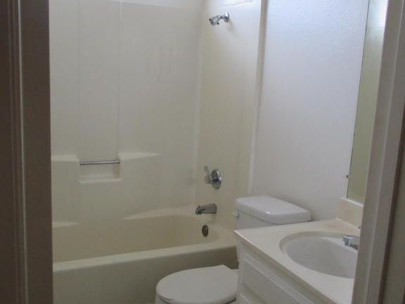 5th image of 662 San Marino St