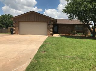 717 S 28th St, Clinton, OK 73601