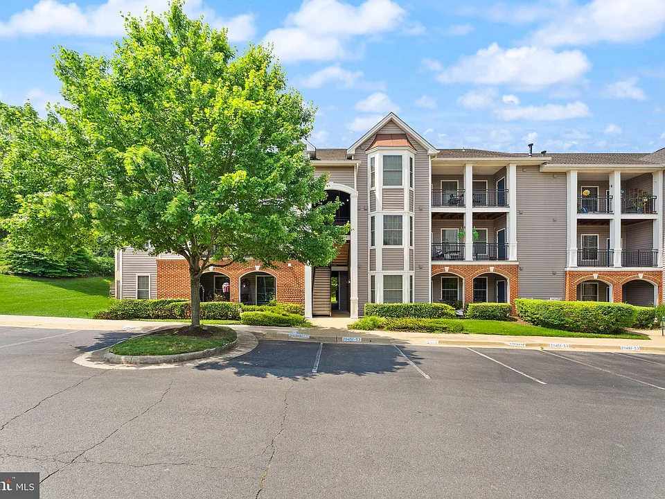 20453 Chesapeake Sq #103