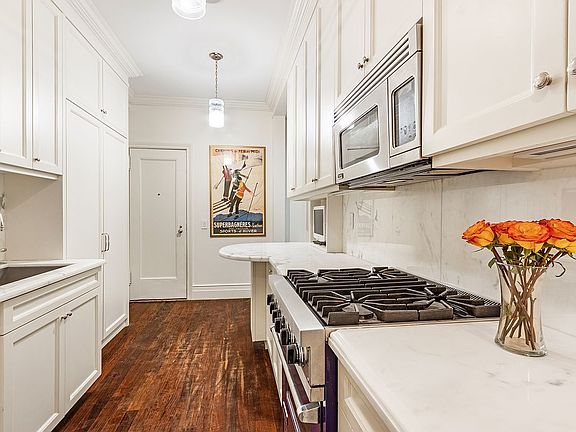 3rd image of 29 E 64th St #2A
