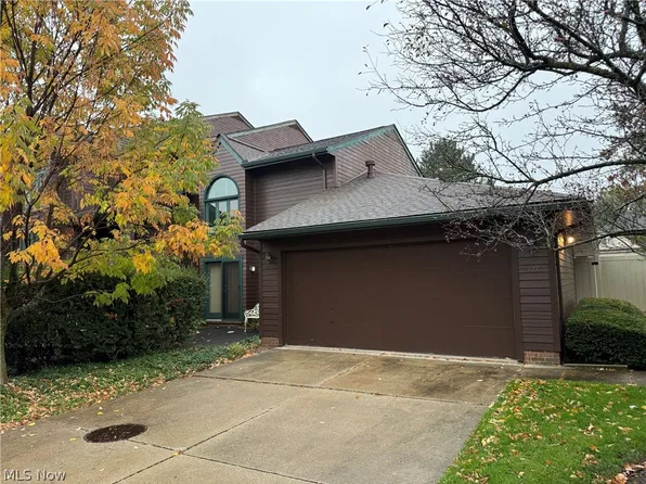 107 Fox Hollow Ct #107, Mayfield Heights, OH 44124
