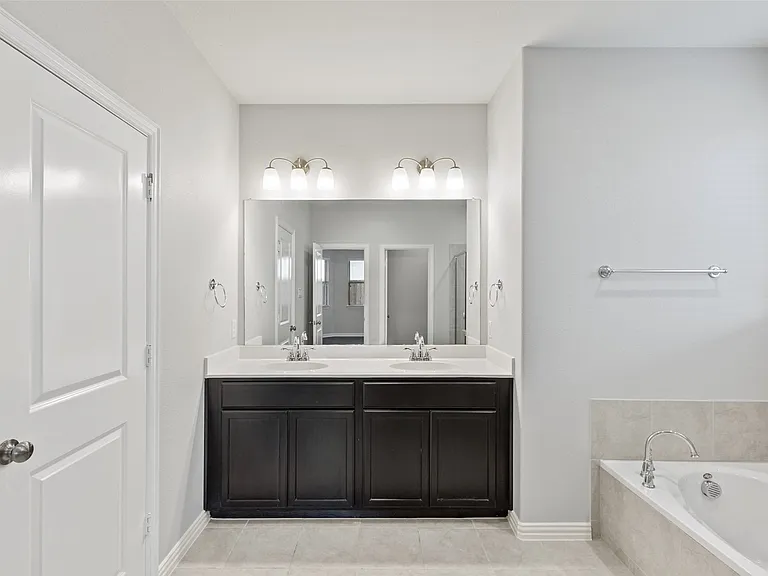912 Slate Ln — Photo 13