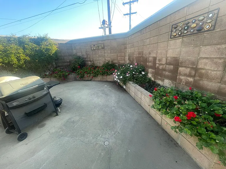 1026 S Russell Ave #H — Photo 9