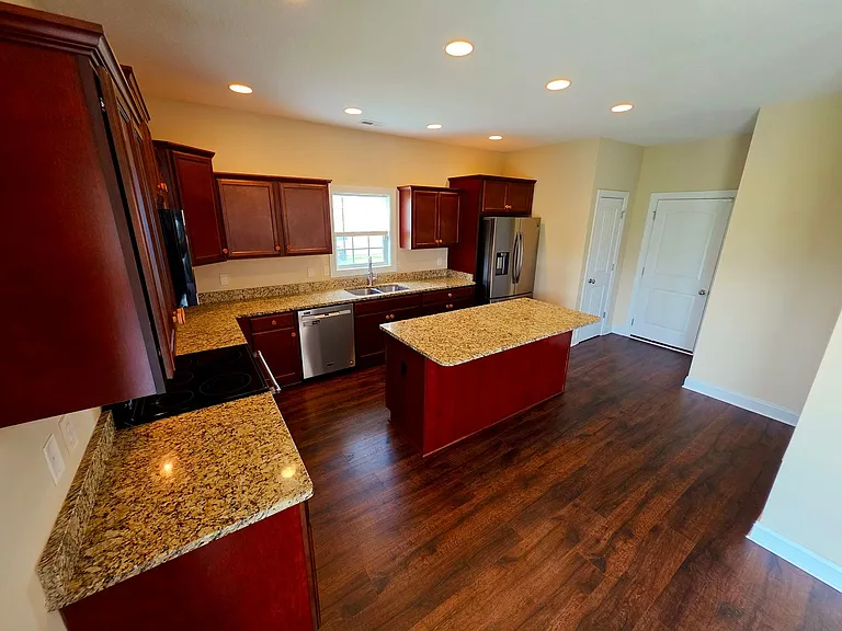406 Tyrrell Trl — Photo 16