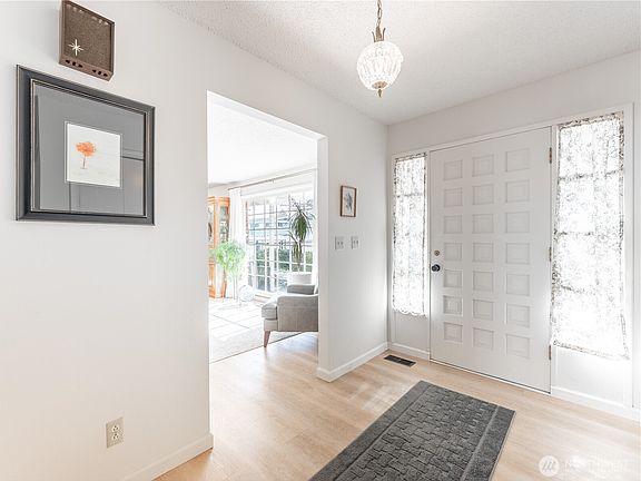 4th image of 934 Stevens Street