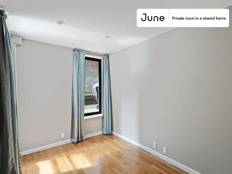 226 E 7th St #B — Photo 4