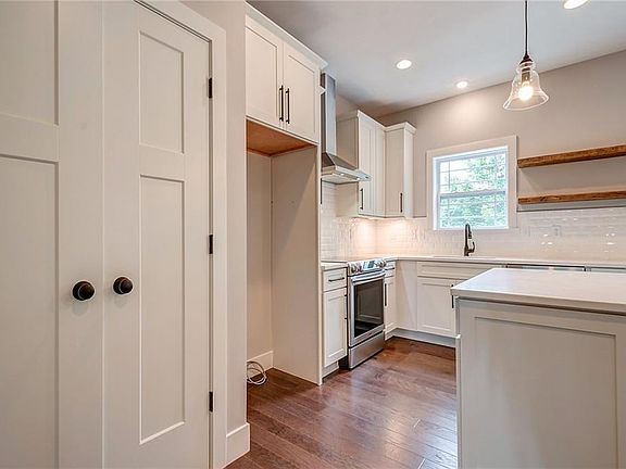 3rd image of 3203 Carmellas Cir