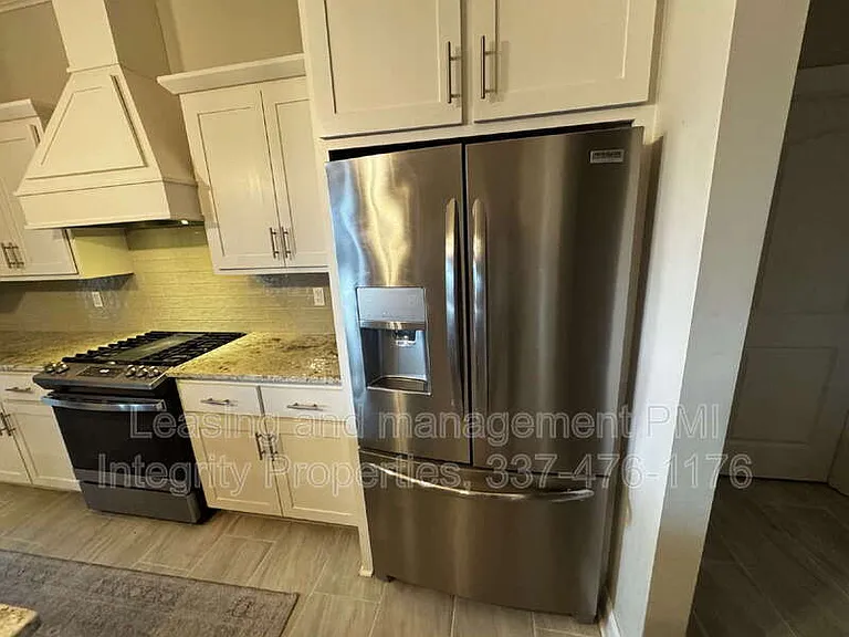 200 Tennyson Dr — Photo 16