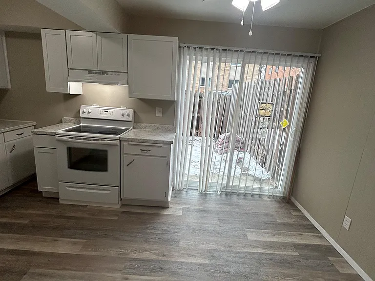 2912 La Salle Ave — Photo 2