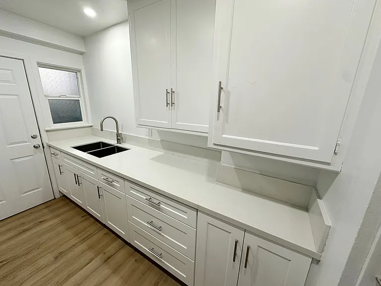 11089 STRATHMORE DRIVE - Westwood, CA 90024 - NEWLY REMODELED Kitchen