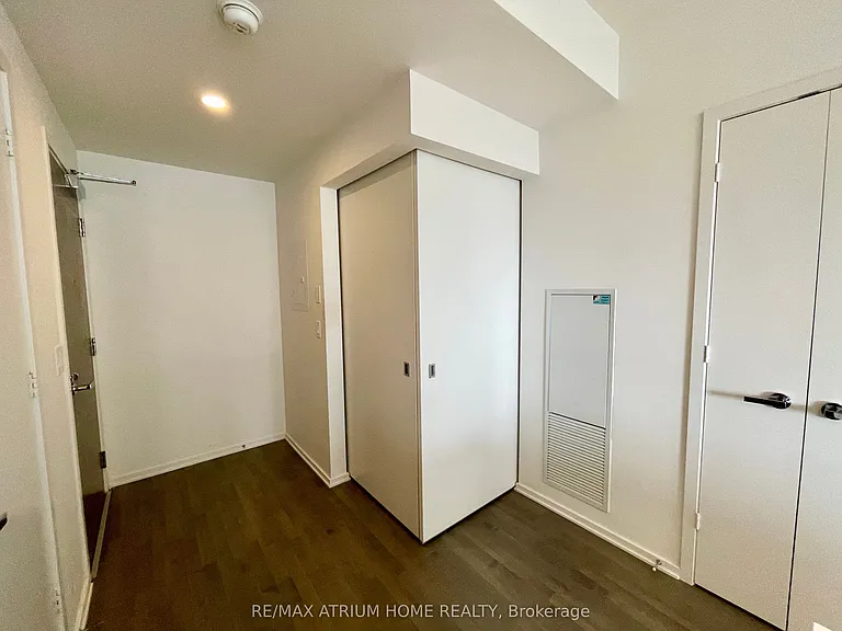 1 Bloor St E #1809 — Photo 20