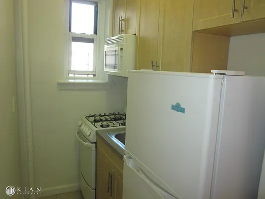 Rented by Kian Realty | media 19