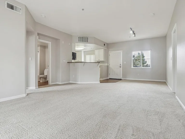 Kensington Apartments — Photo 30