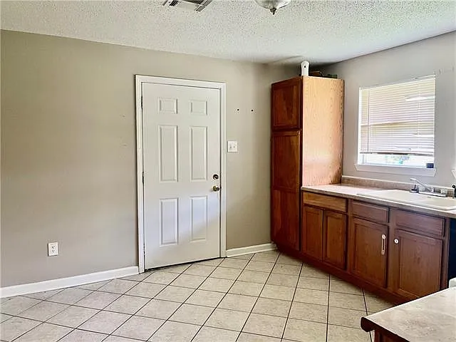 914 Compromise St — Photo 12