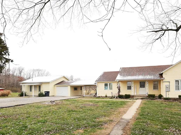 905 W Blair St, Salem, IL 62881
