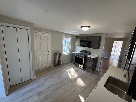 2nd image of 231 E King St