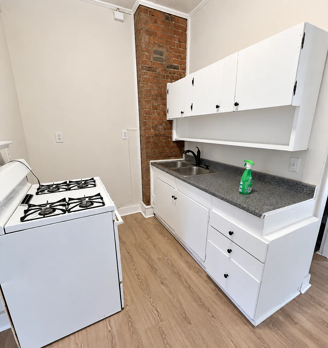 Studio, 450 sqft, $895 — Photo 2