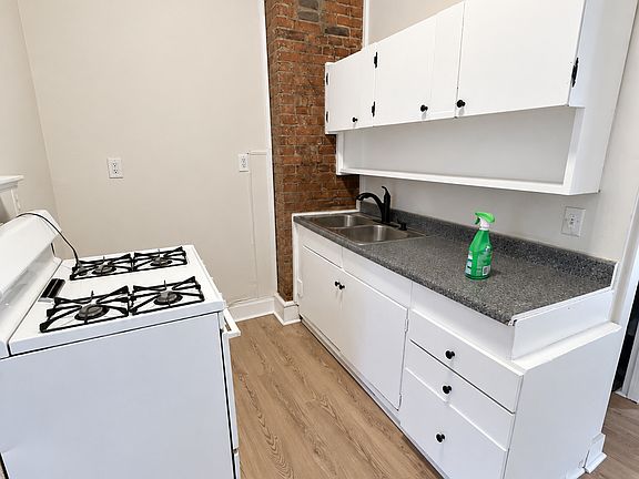 2nd image of 1043 Bardstown Rd #4