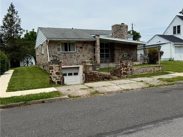 880 New York Ave, Hellertown, PA 18055