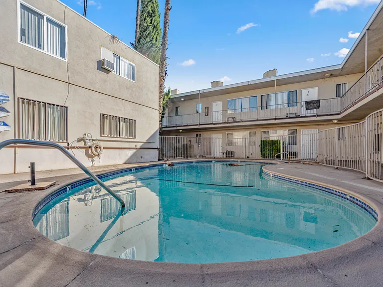 19035 Sherman Way — Photo 15