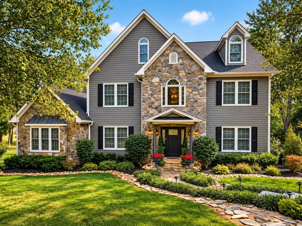 40 Shadow Crest Ln, Nellysford, VA 22958