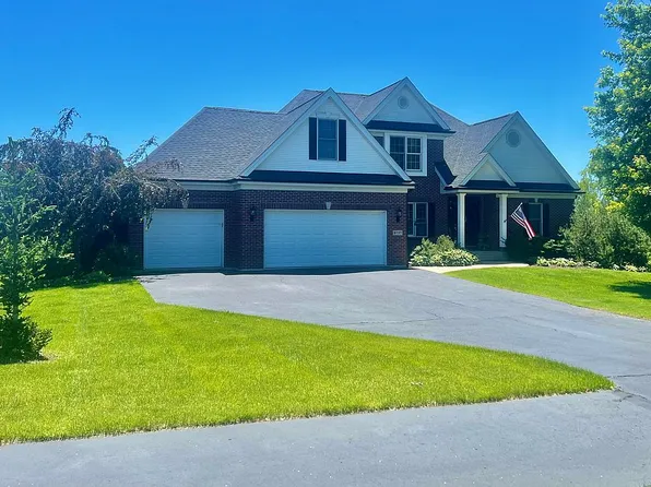 8737 Grandview Dr, Roscoe, IL 61073