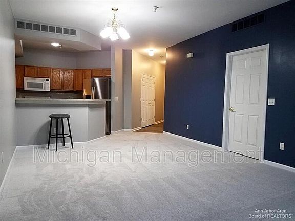 2nd image of 9521 Lakeside Dr