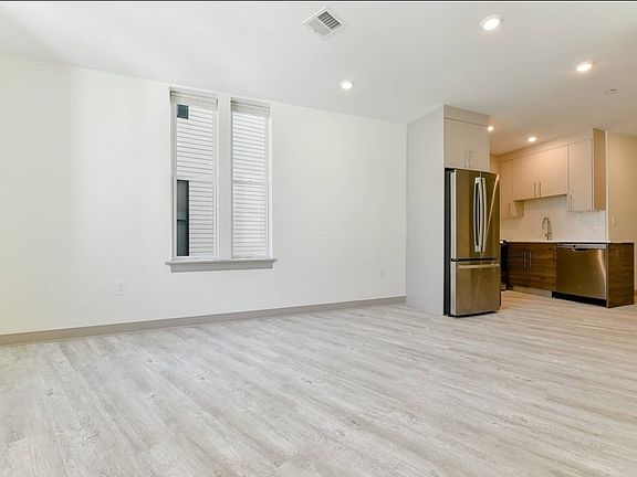 4th image of 400 Dorchester St #307
